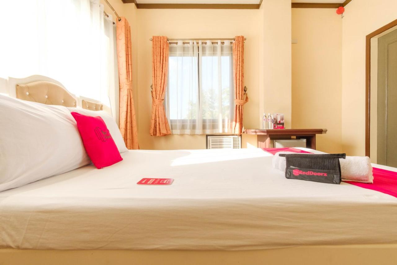 Reddoorz Plus @ Seaborne Hotel Subic Zambales Dış mekan fotoğraf